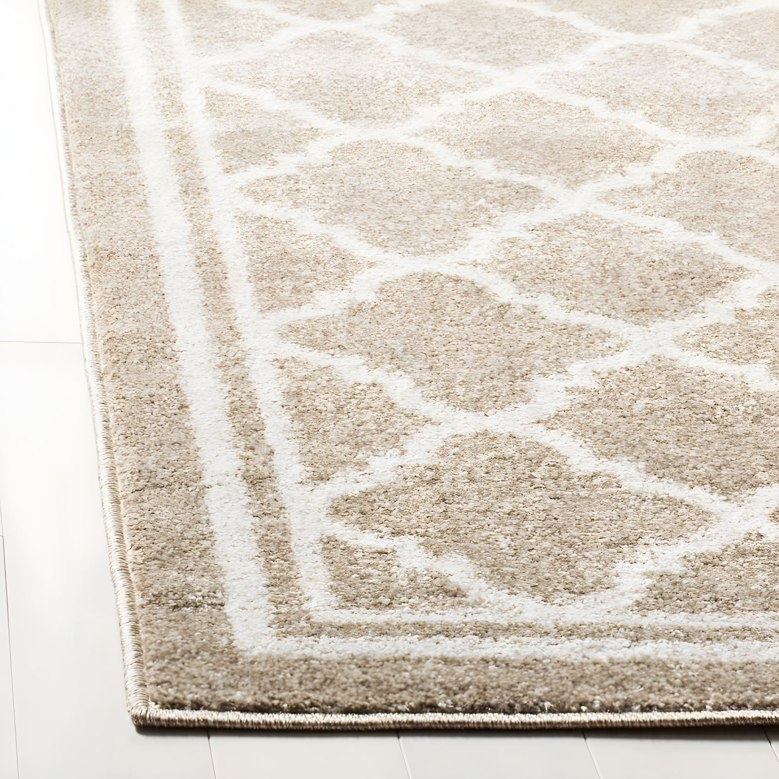 Amherst AMT422 Power Loomed Indoor Area Rug - Wheat/Beige - 8'x8' - Safavieh