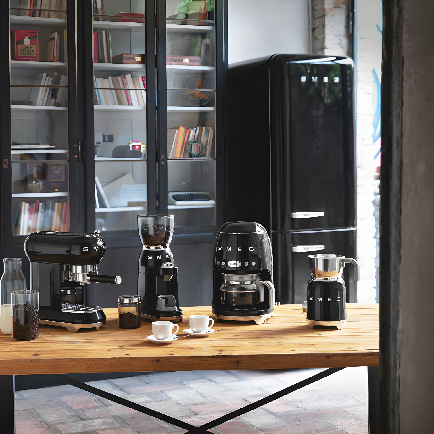 SMEG Black Milk Frother