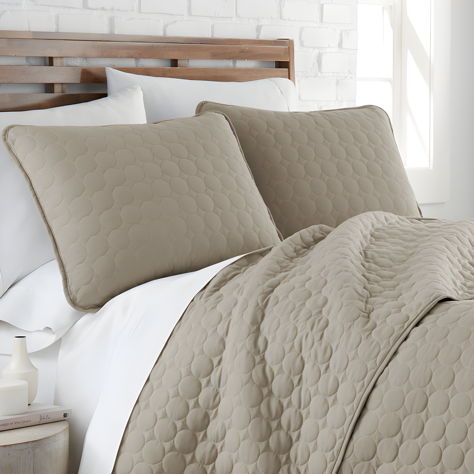 SouthShore Fine Linens Southshore Fine Linens Lightweight Oversized Reversible Quilt Set with shams