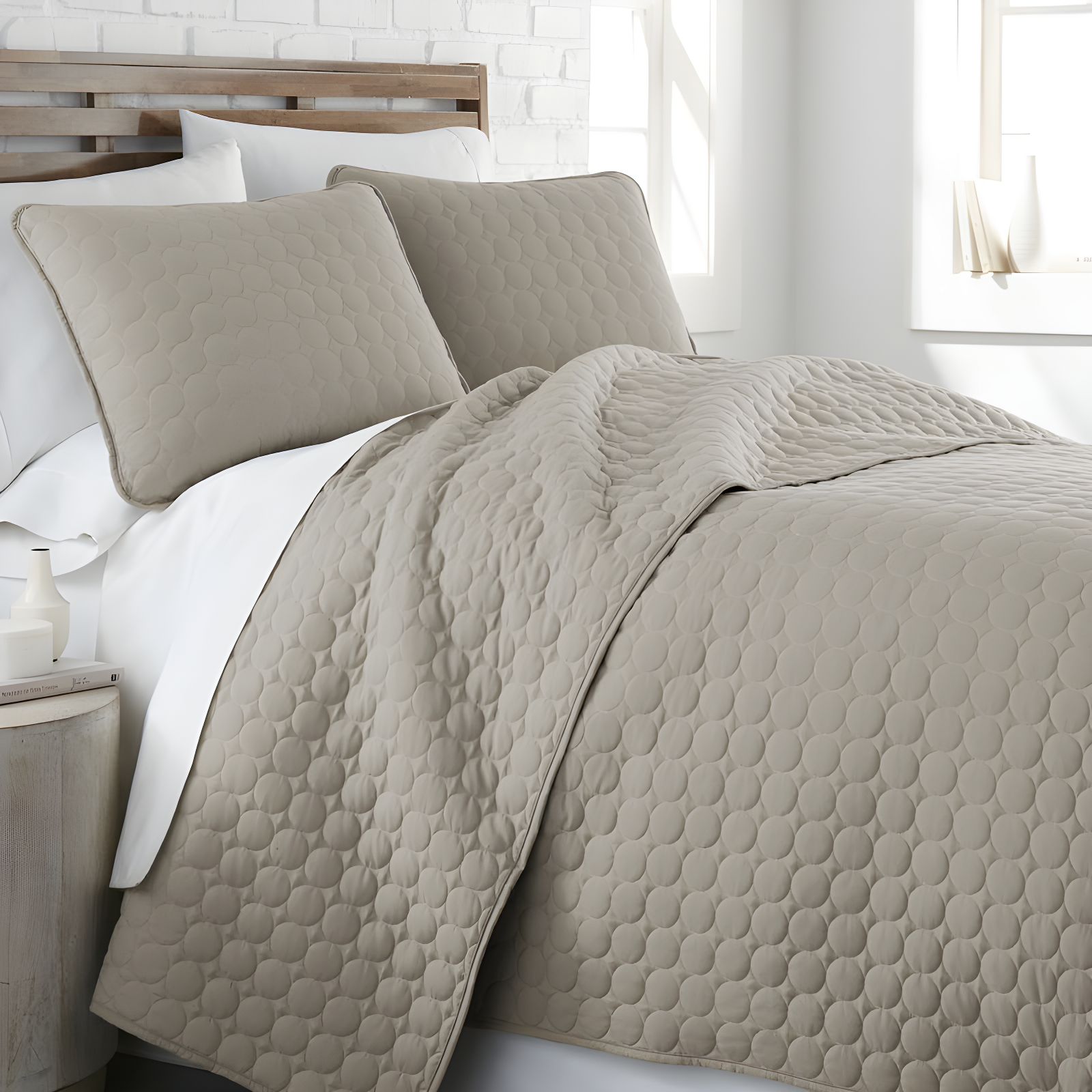 SouthShore Fine Linens Southshore Fine Linens Lightweight Oversized Reversible Quilt Set with shams