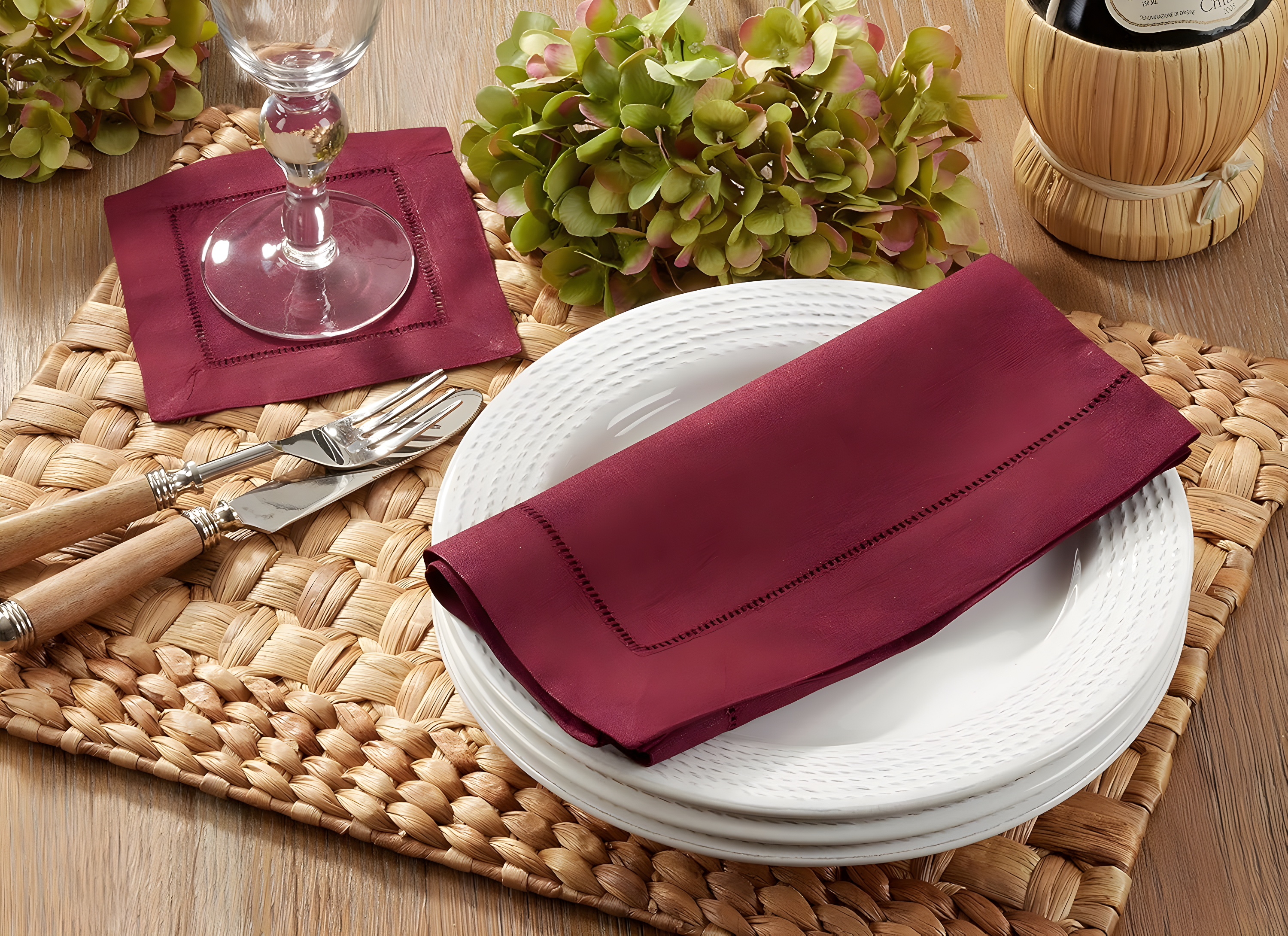 Saro Lifestyle Hemstitched Linen Dinner Napkins (Set of 4) Burgundy
