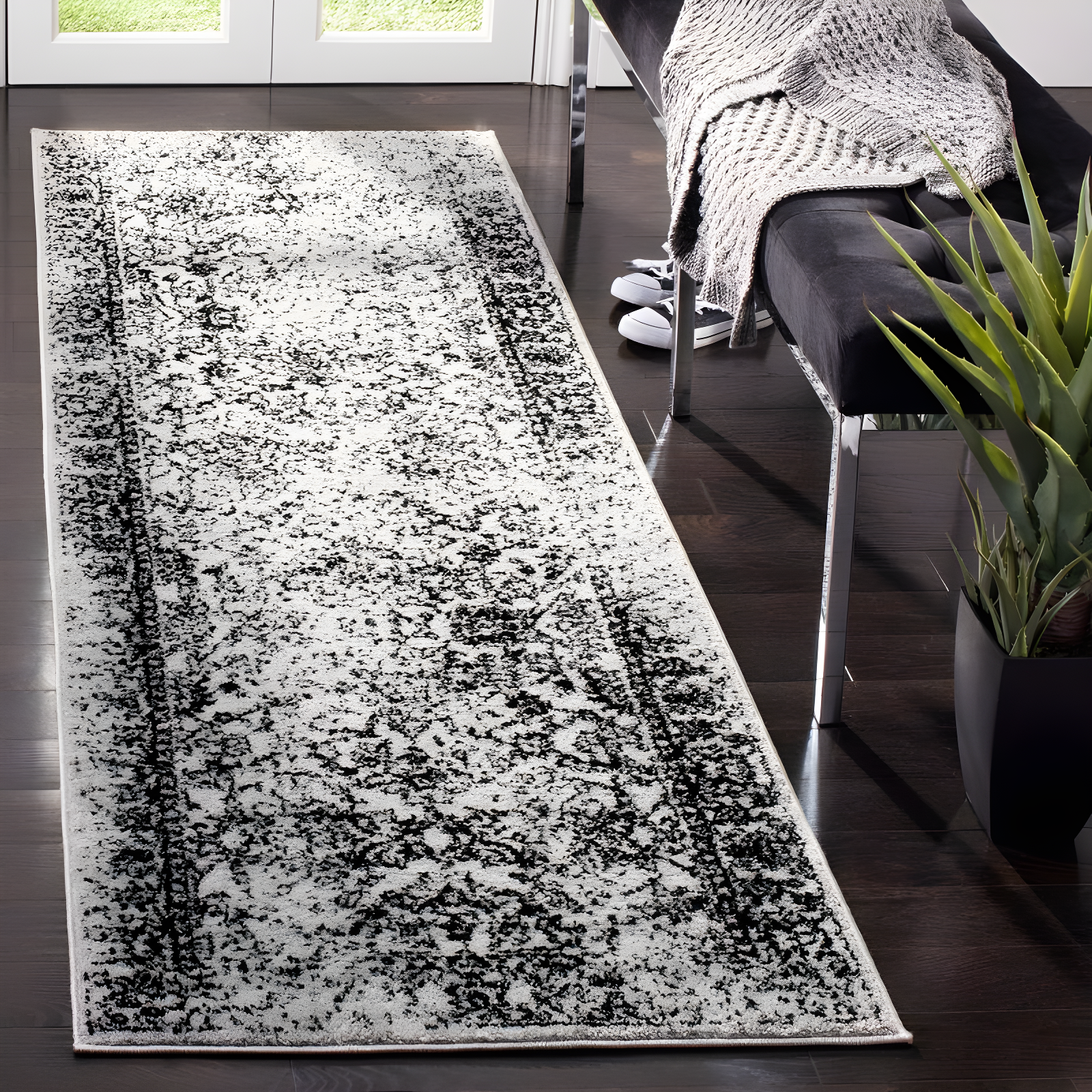 Adirondack ADR109 Machine Made Indoor Runner - Grey/Black - 2'-6"x22' - Safavieh