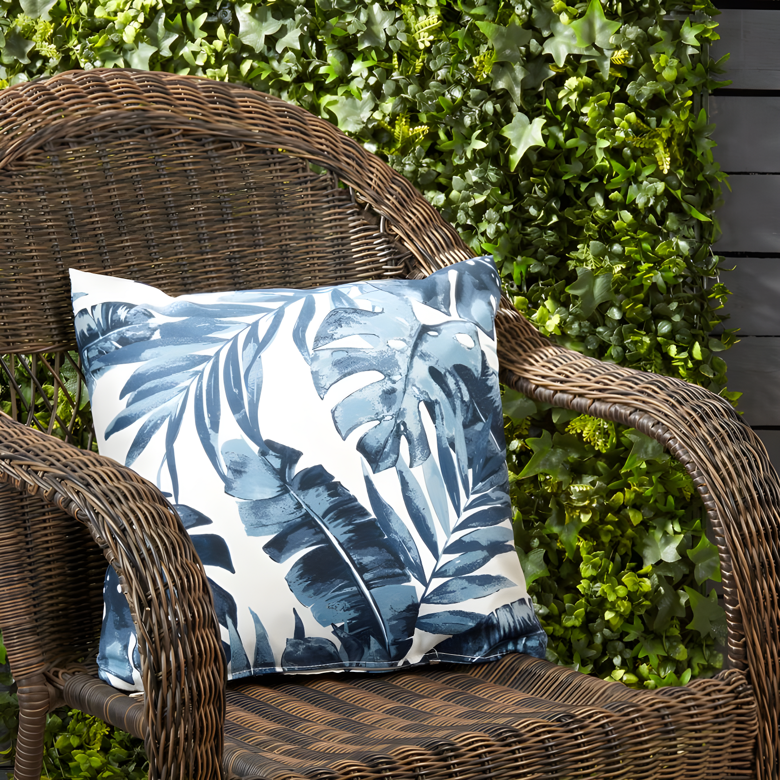 Saro Lifestyle Blue Tropical Leaf Outdoor Pillow