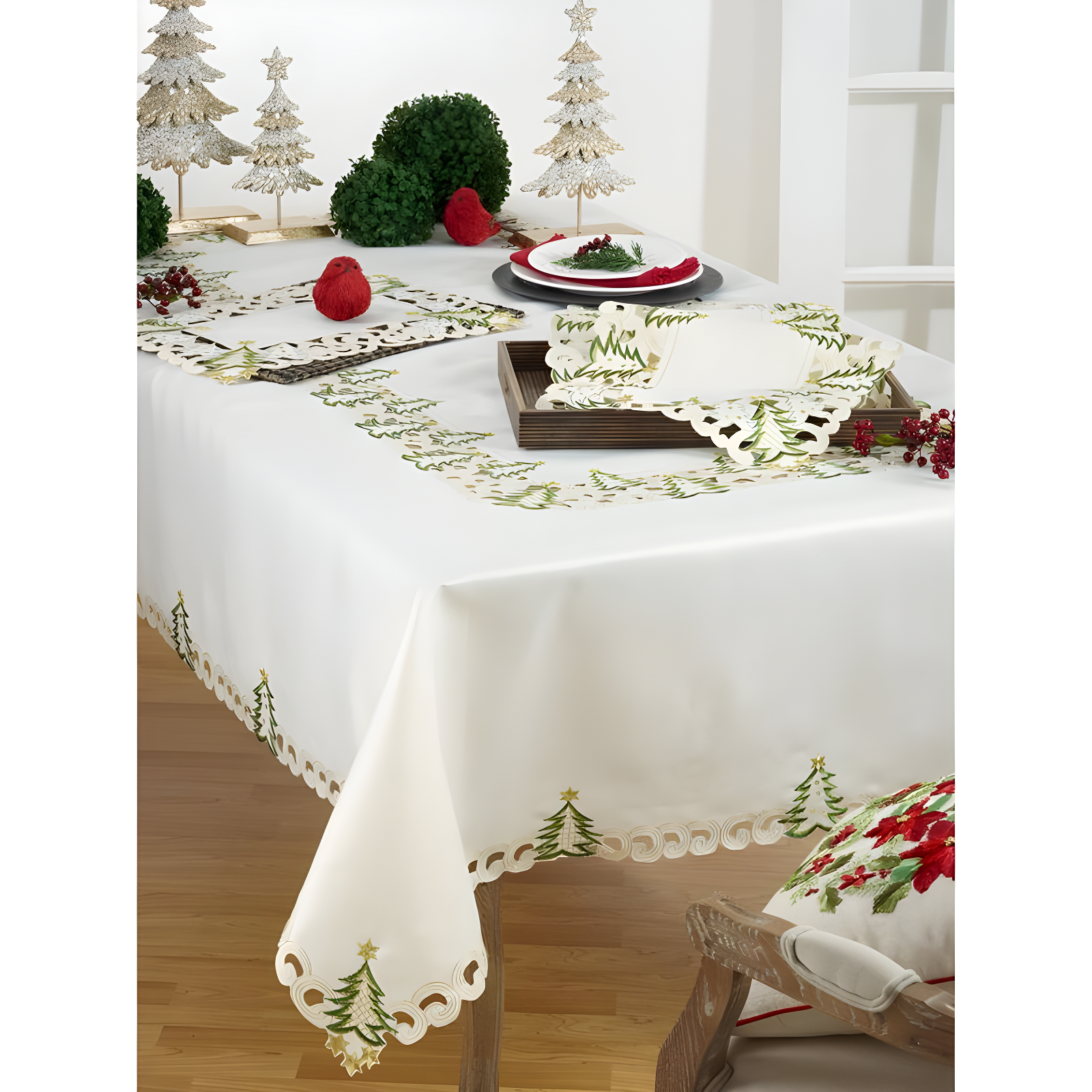 Saro Lifestyle Nostalgic Holiday Christmas Tree Table Runner, Ivory, 16" x 108"