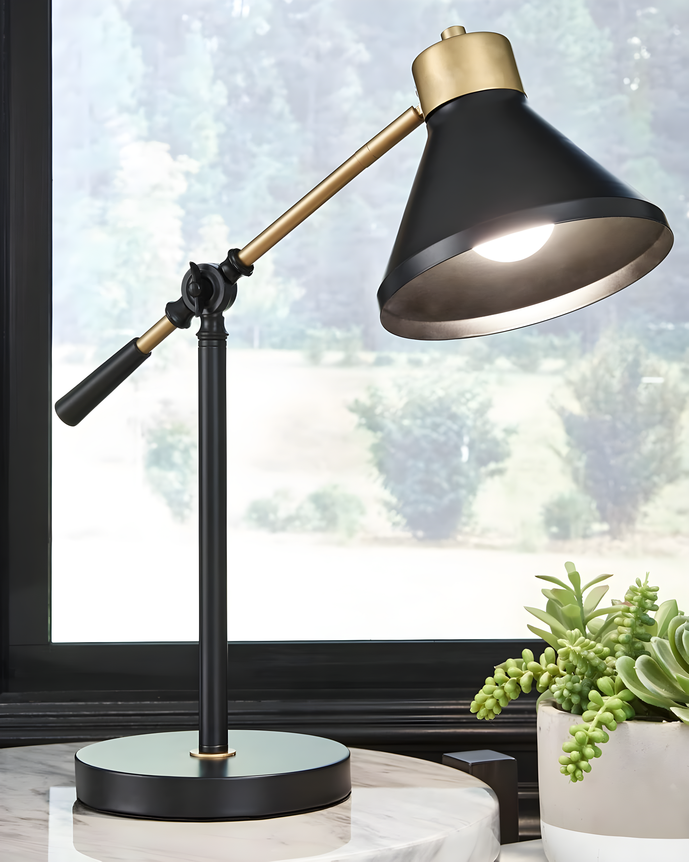 Signature Design by Ashley Contemporary Garville Floor Lamp  Black/Gold Finish