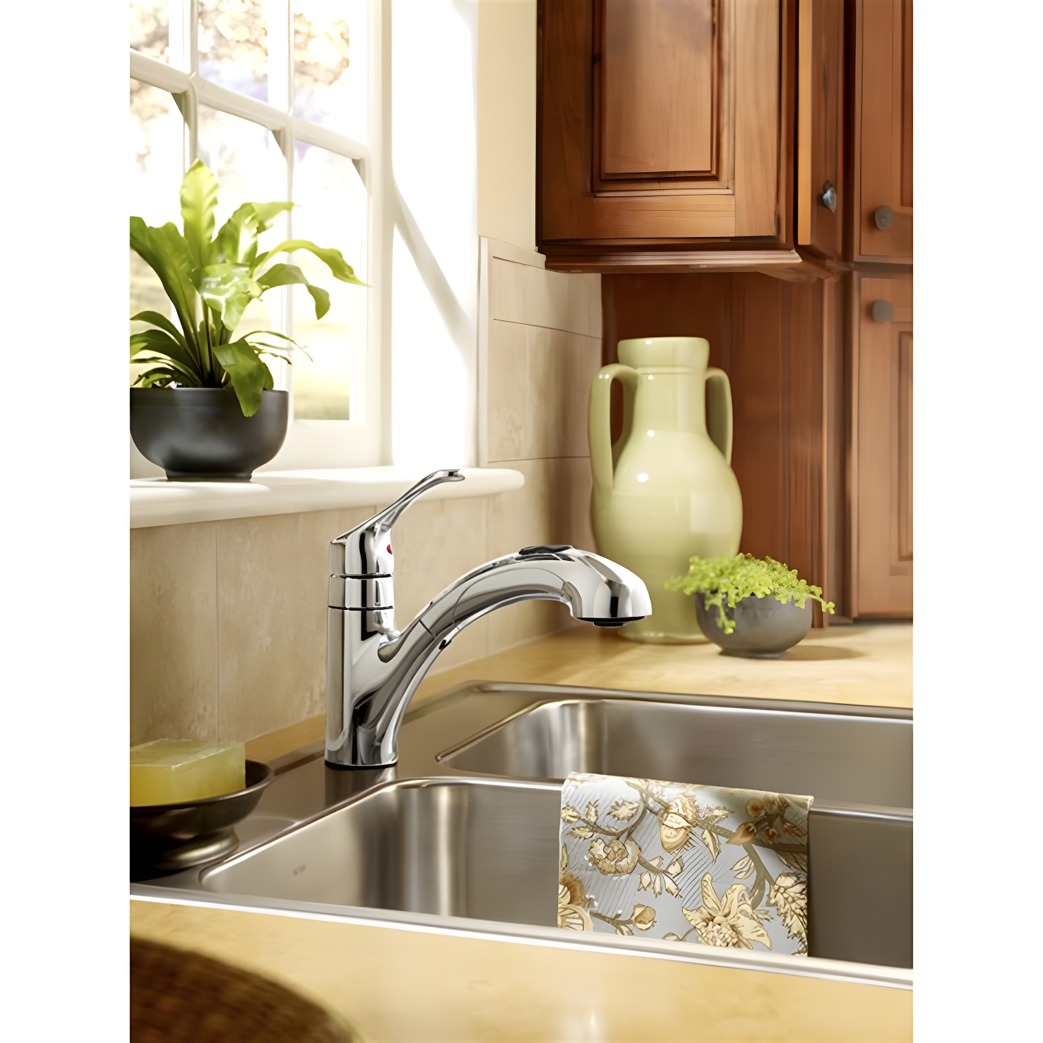 MOEN Renzo Spot Resist Stainless 9 in. H Pull Out Sprayer Kitchen Faucet with 360° Spout Swivel and PowerClean