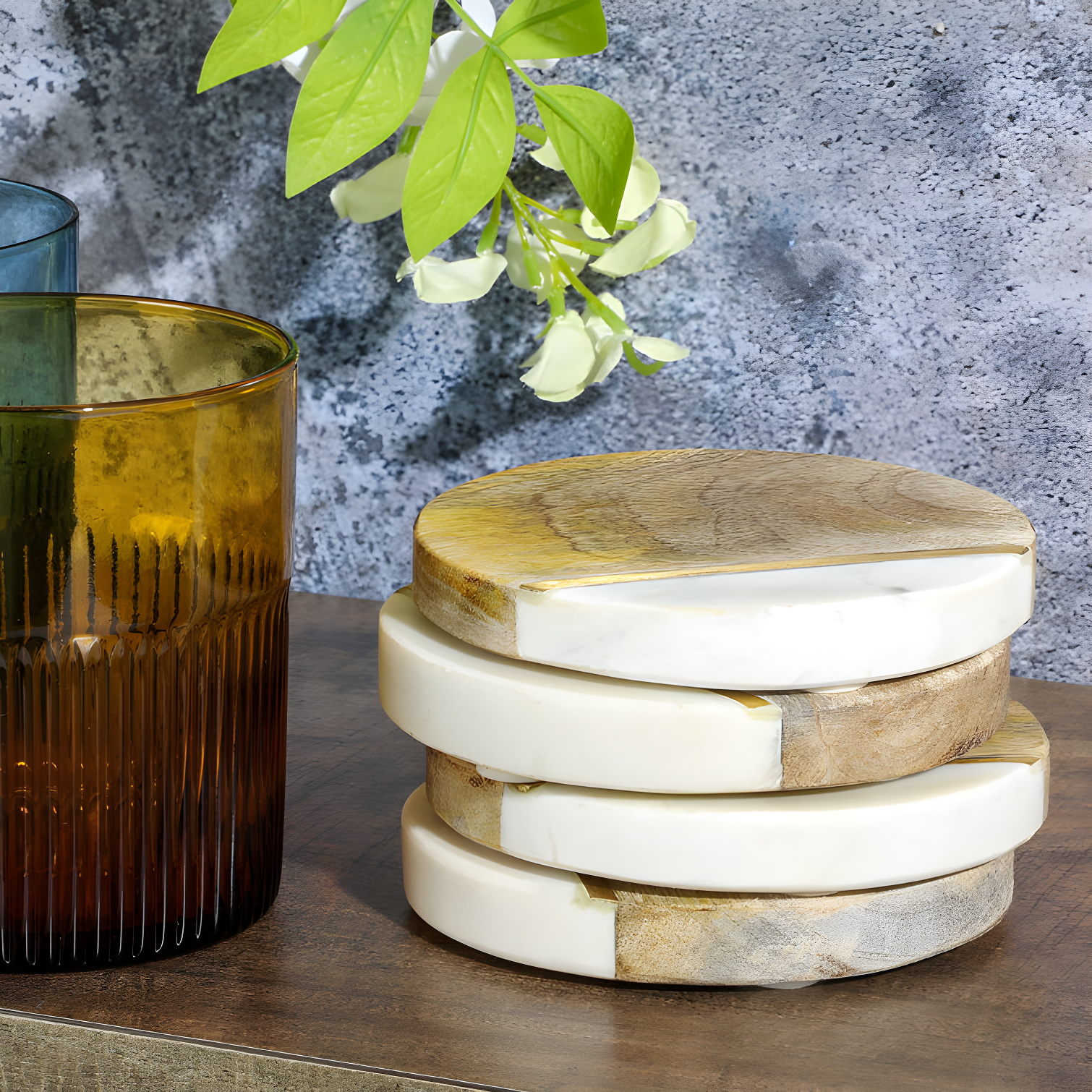 Laurie Gates Laurie Gates White Marble And Mango Wood Round 4 Piece Coaster Set (Set of 4)