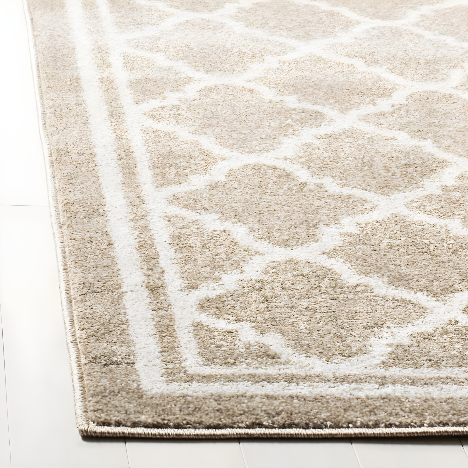 Amherst AMT422 Power Loomed Indoor Area Rug - Wheat/Beige - 7'x7' - Safavieh