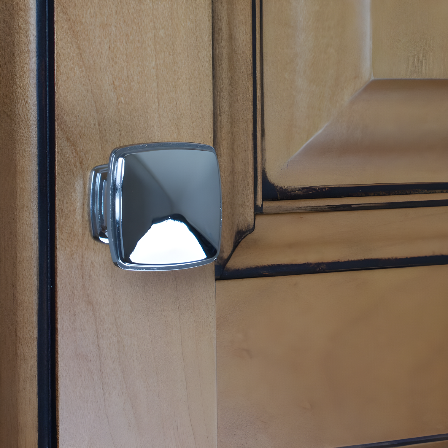 Deco 1 1/4" Length Square Knob