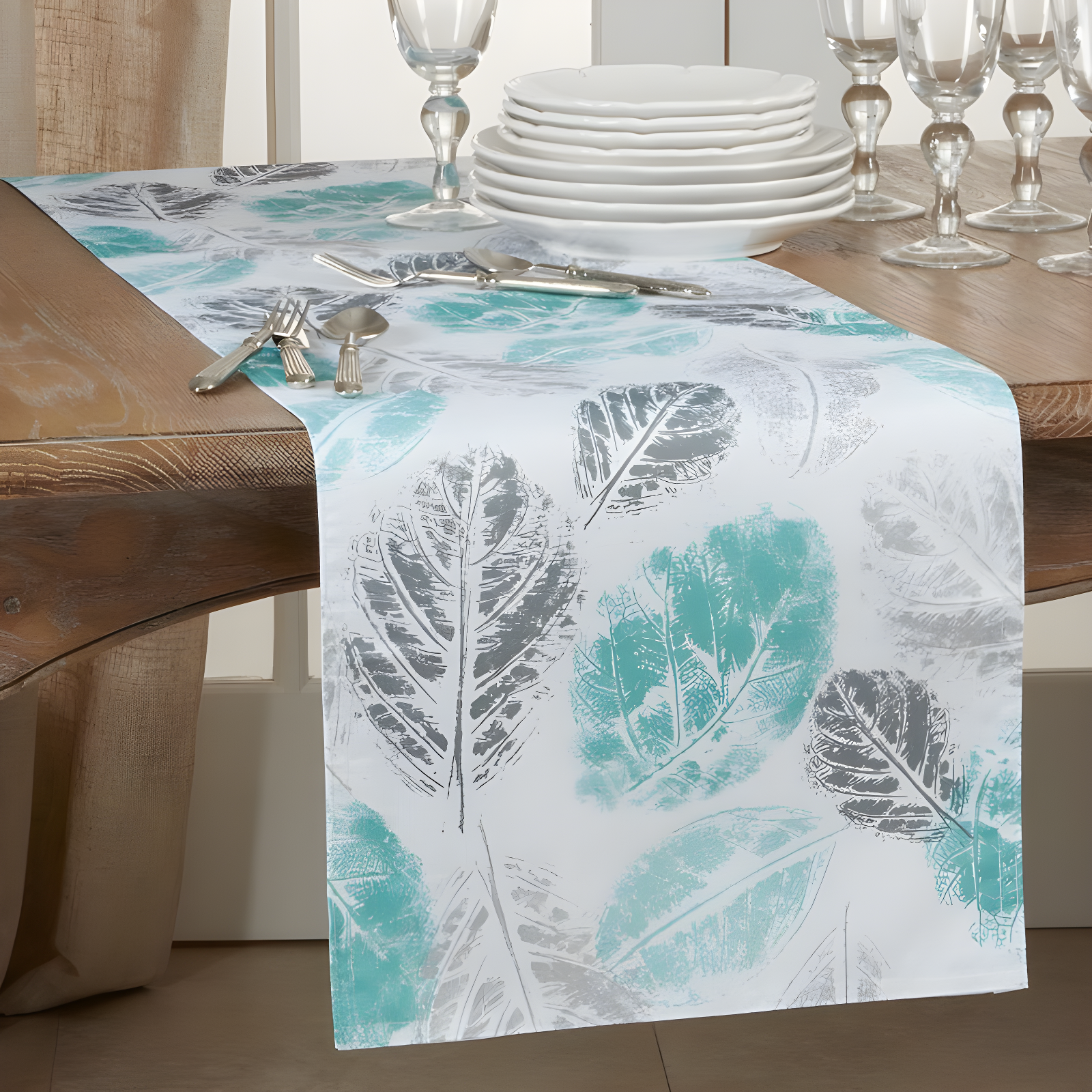 Saro Lifestyle Large Leaf Design Table Runner, Mint, 16" x 90"
