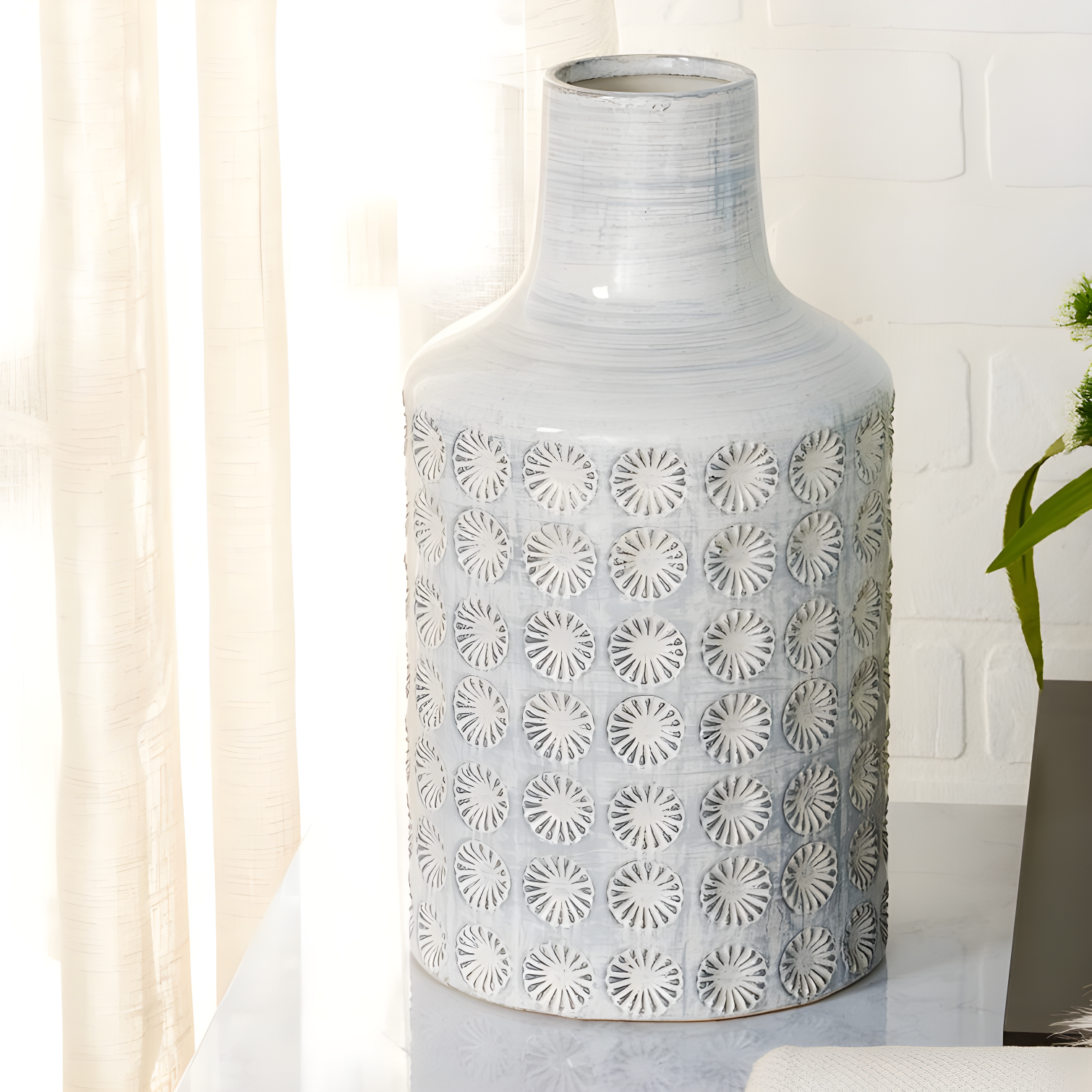CosmoLiving by Cosmopolitan Porcelain Ceramic Floral Decorative Vase