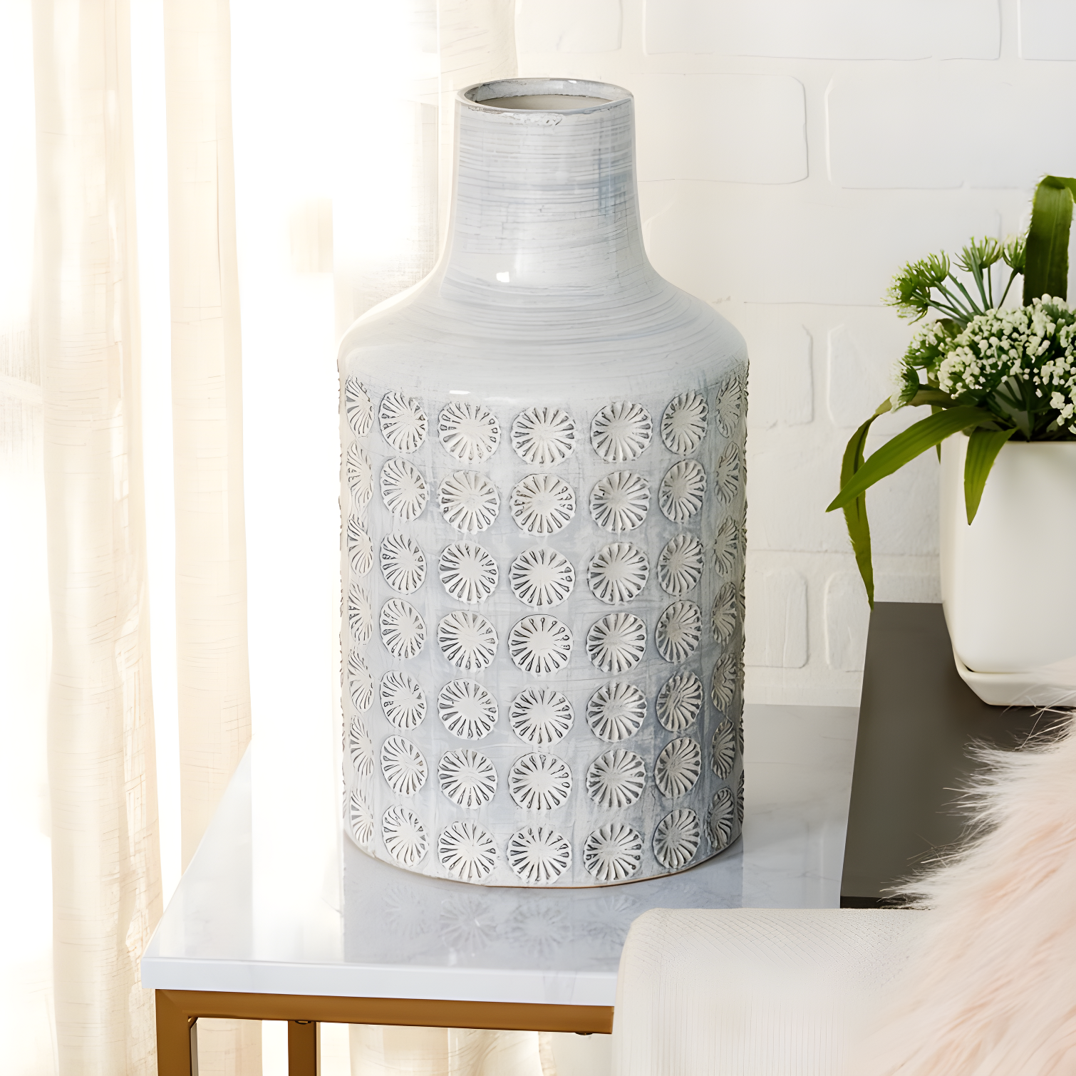 CosmoLiving by Cosmopolitan Porcelain Ceramic Floral Decorative Vase