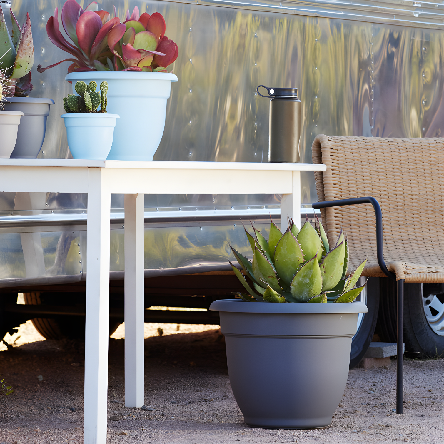 Ariana Traditional Self-Watering Indoor/Outdoor Pot Planter