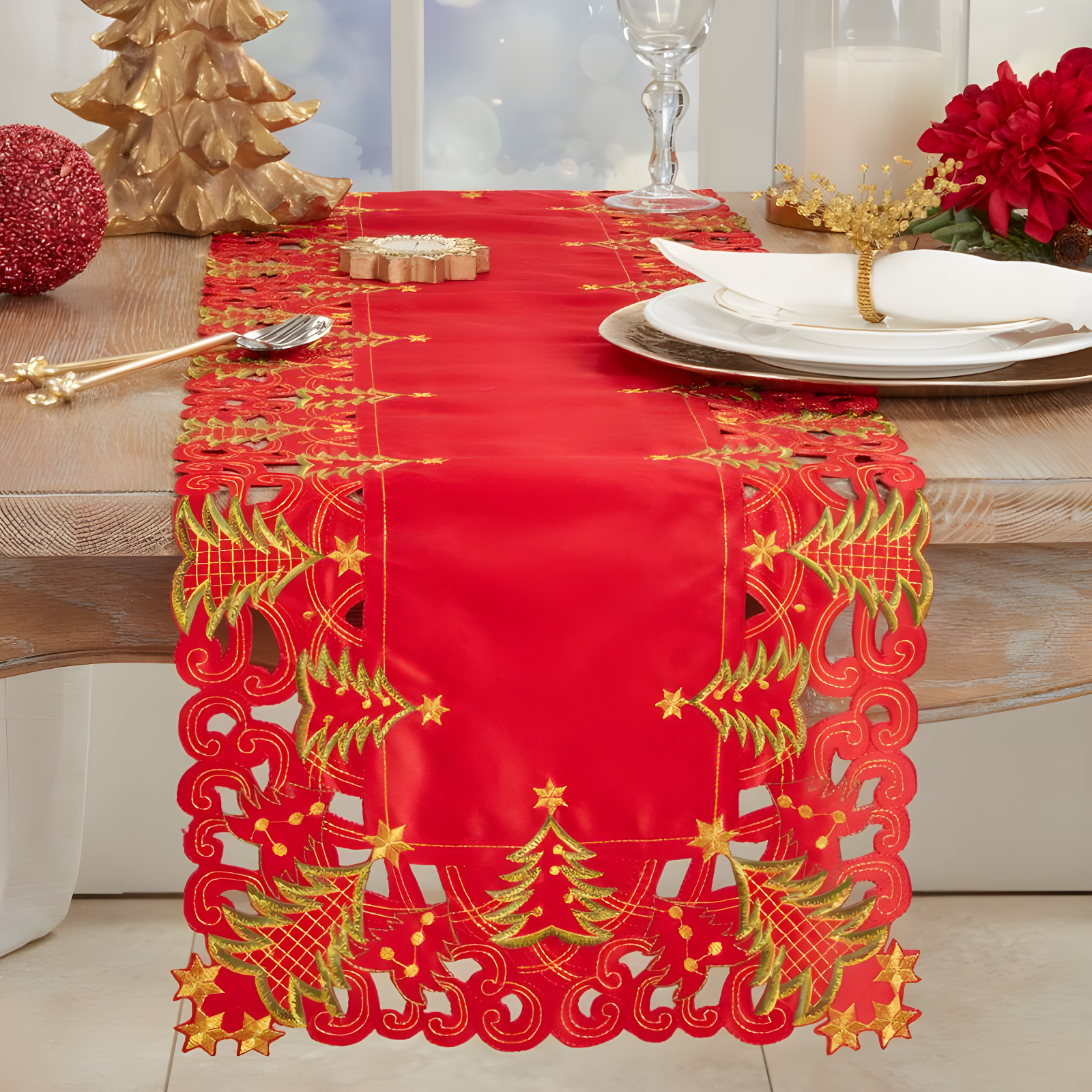 Saro Lifestyle Nostalgic Holiday Christmas Tree Table Runner, Red, 16" x 54"
