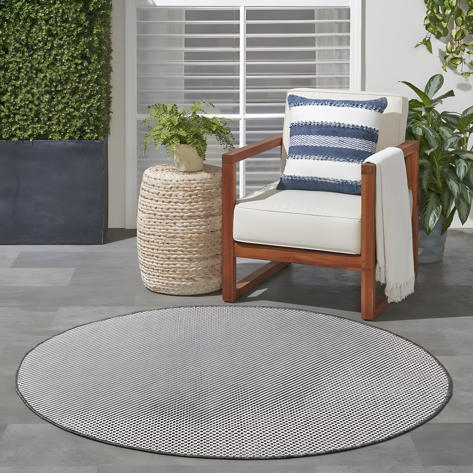 Nourison 4' x 4' Courtyard Modern Easy Care Flatweave Indoor Outdoor Round Rug Ivory/Charcoal