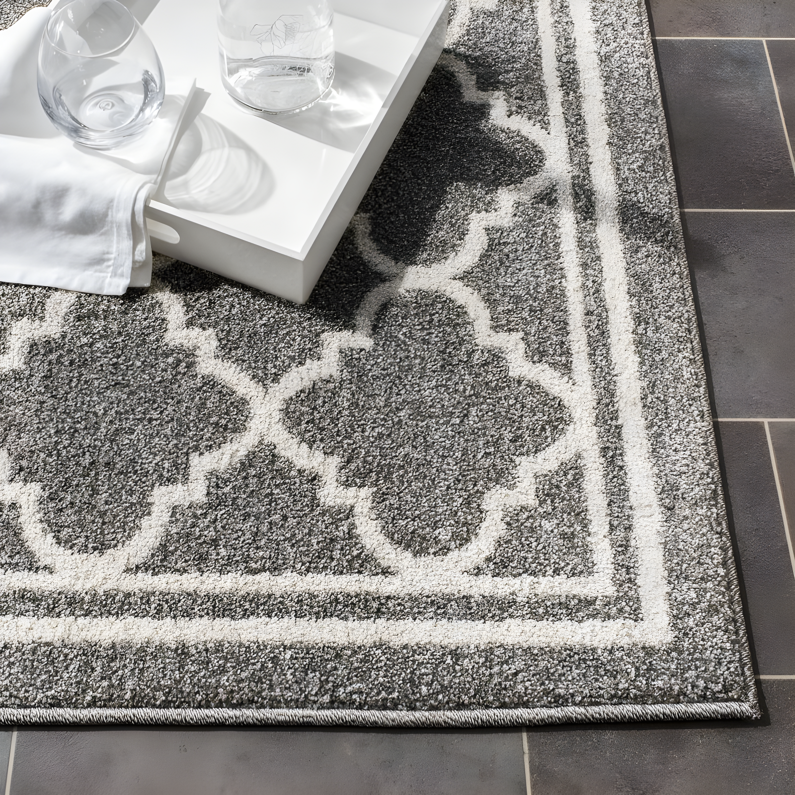 Amherst AMT422 Power Loomed Indoor Area Rug - Dark Grey/Beige - 5'x5' - Safavieh