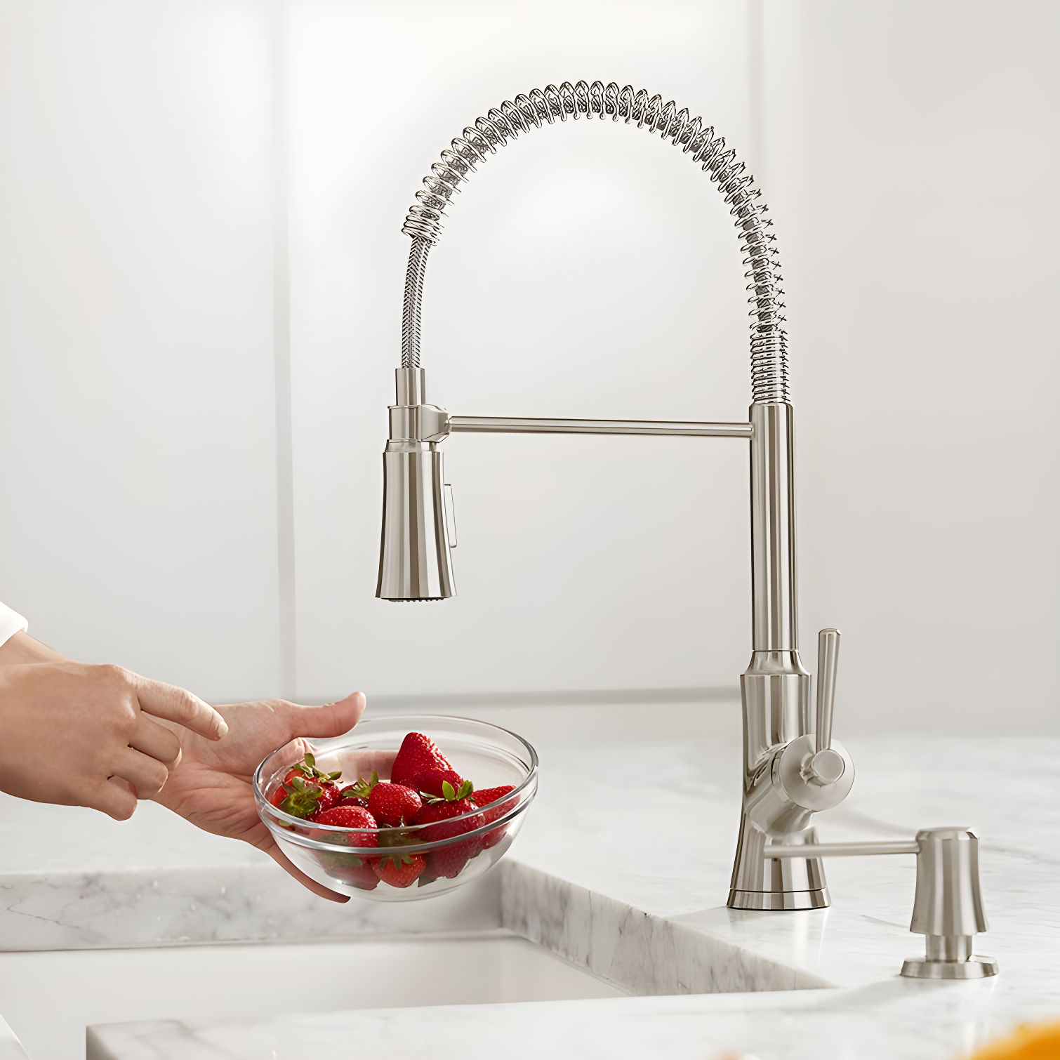Joleena Pull Out Single Handle Kitchen Faucet