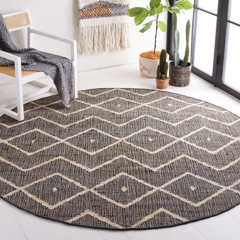 Kilim KLM750 Hand Loomed Area Rug - Charcoal/Natural - 5' round - Safavieh.
