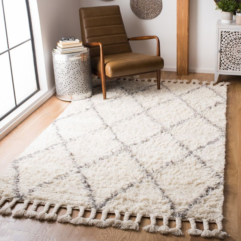 Casablanca CSB951 Hand Tufted Area Rug - Grey/Ivory - 6' X 9' - Safavieh.