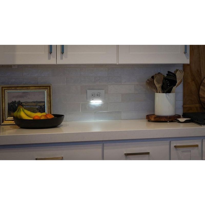 SnapPower GuideLight 2 PLUS Wall Plate Night Light - Bright / Dim / Off Sensor - GFCI, Black (1 Pack)