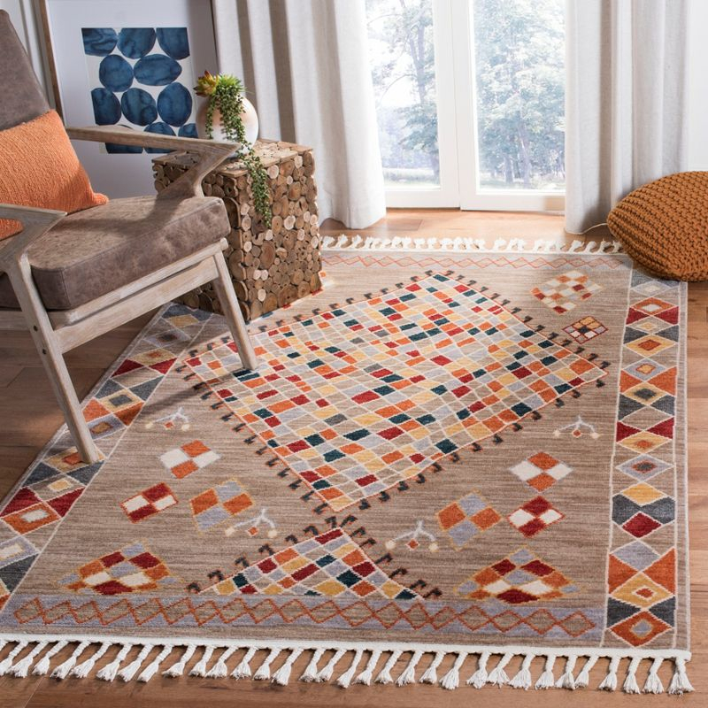 Farmhouse FMH852 Power Loomed Indoor Area Rug - Taupe/Navy - 5'1"x7'3" - Safavieh