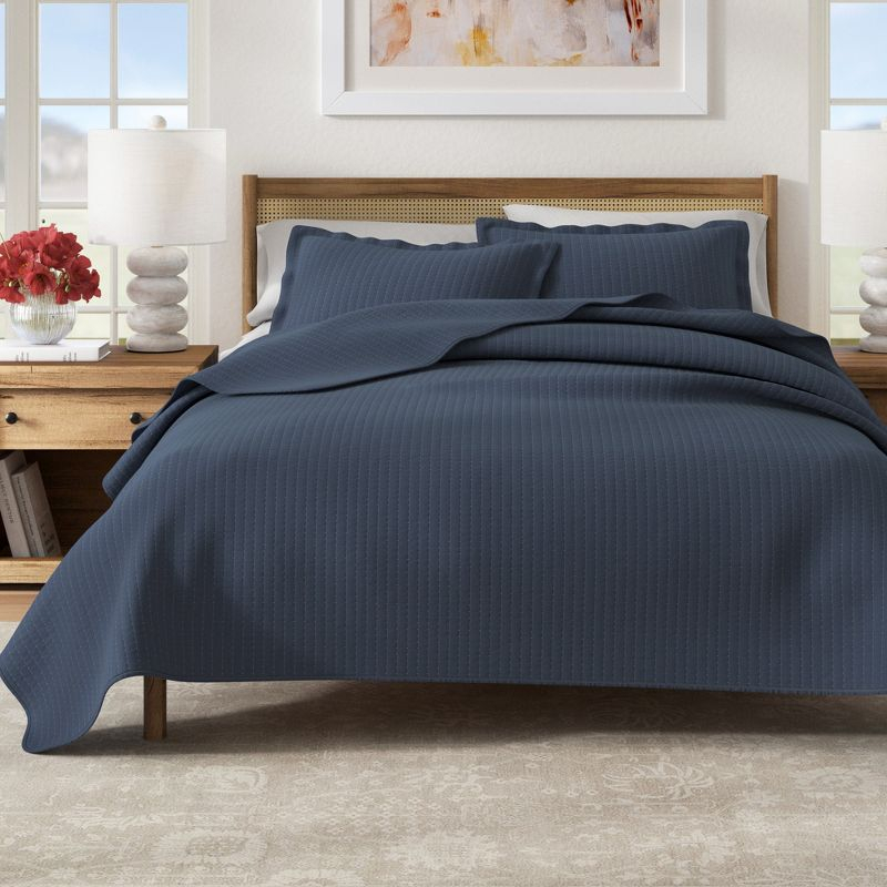 Great Bay Home Detailed Channel Stitch All-Season Reversible Quilt Set With Shams (King, Navy)