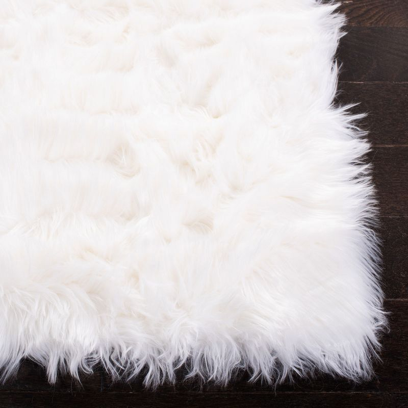 Faux Sheep Skin FSS235 Power Loomed Accent Rug - Ivory - 2'6"x4' - Safavieh.