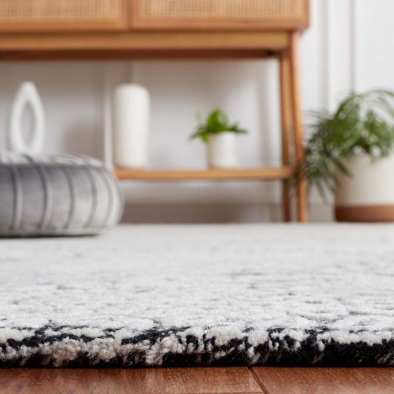 Ebony EBN105 Hand Tufted Indoor Area Rug - Black/Ivory - 4'x6' - Safavieh
