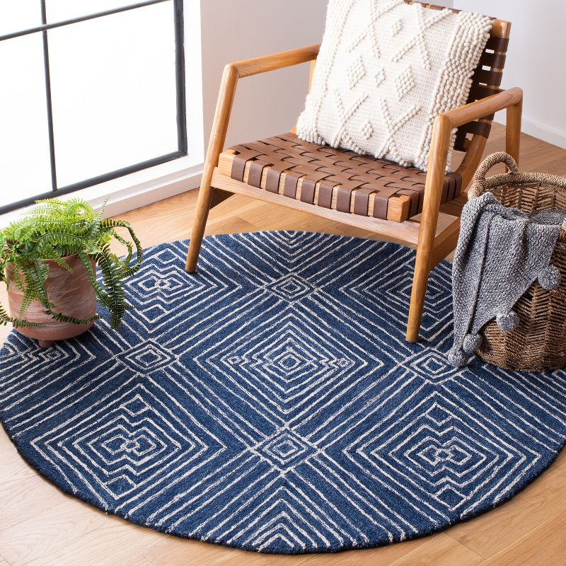 Micro-Loop MLP608 Hand Tufted Area Rug - Navy/Ivory - 5' round - Safavieh.