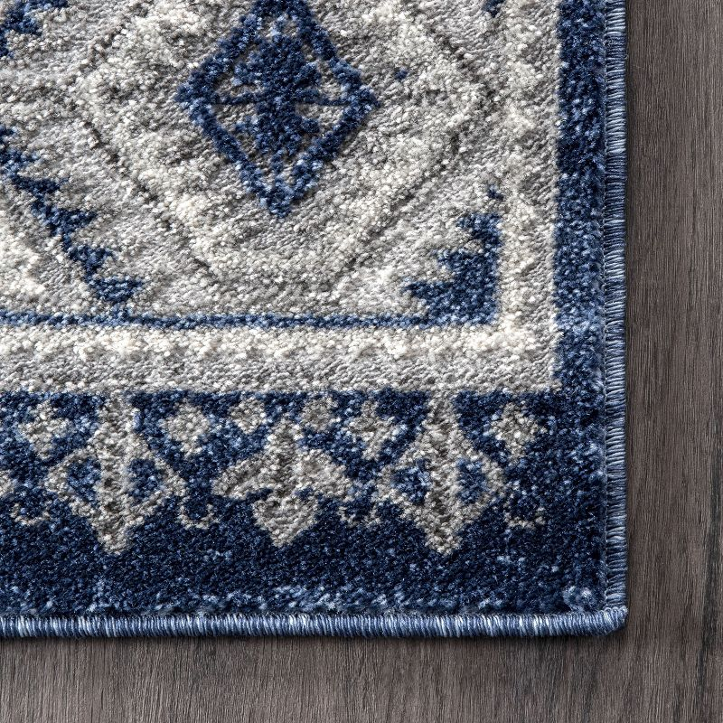 Nuloom Shea Oriental/Persian 5x7 Indoor Area Rug for Living Room Bedroom Dining Room Kitchen, Blue/Ivory
