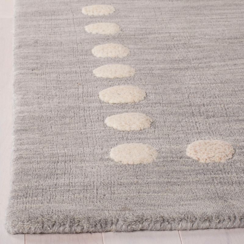 Safavieh Kids SFK802 Hand Loomed Indoor Area Rug - Grey - 5'x5' - Safavieh