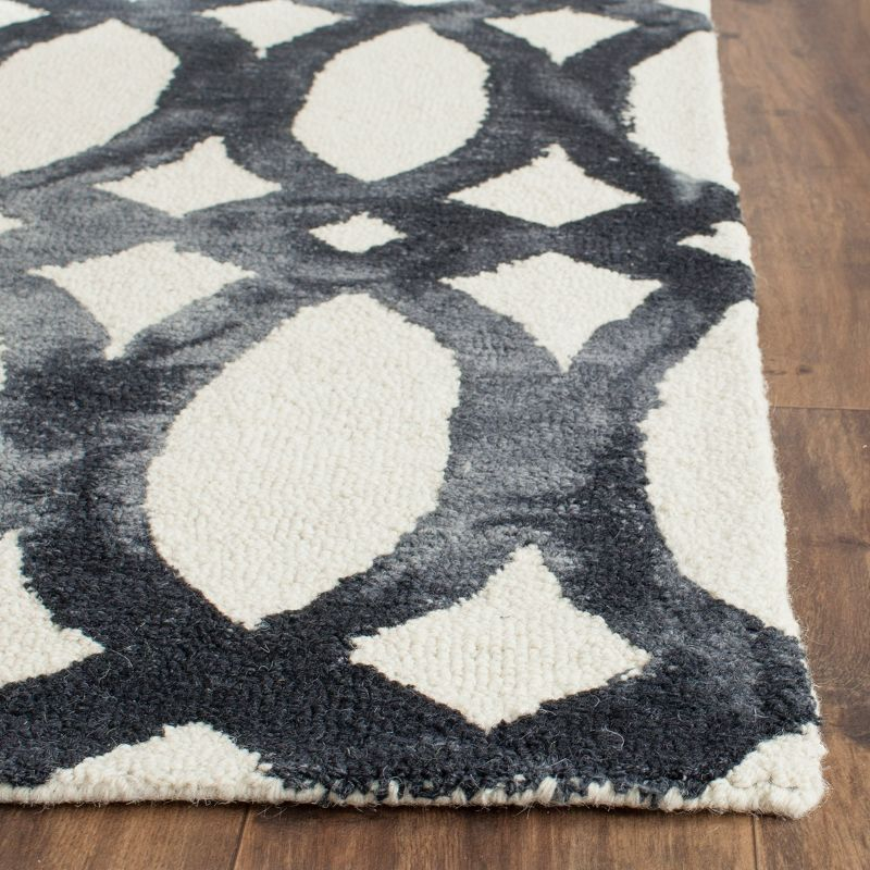 Dip Dye DDY675 Hand Tufted Area Rug - Ivory/Graphite - 7'x7' - Safavieh.