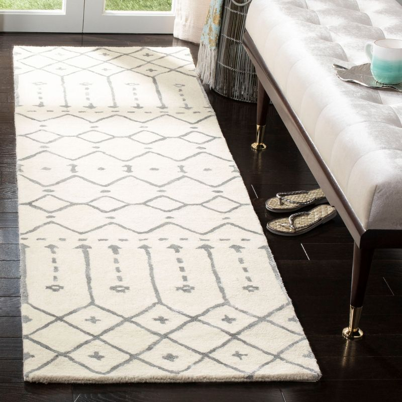 Himalaya HIM903 Handmade Accent Rug - 2'3"x4' - Ivory/Grey - Safavieh