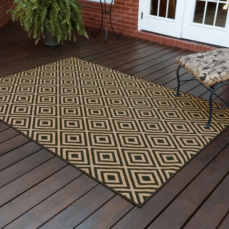 Oriental Weavers Marina 2335K Black/ Tan Indoor/Outdoor Area Rug - 5'3" x 7'6"