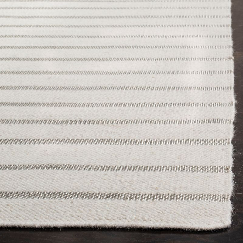 Dhurries DHU313 Hand Woven Flat Weave Indoor Area Rug - White - 6'x9' - Safavieh