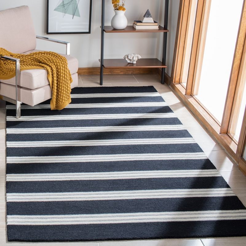 Metro MET601 Hand Tufted Indoor Area Rug - Black/Ivory - 5'x8' - Safavieh