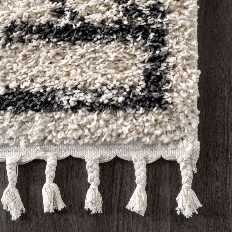 Nuloom Mackie Geometric 4x6 Shag Indoor Area Rug for Living Room Bedroom Dining Room Nursery, Off White/Charcoal