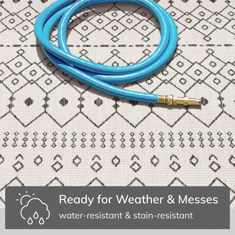 Well Woven Nors Ivory Indoor / Outdoor Flat Weave Pile Nordic Lattice Pattern Area Rug (7'10" x 9'10")