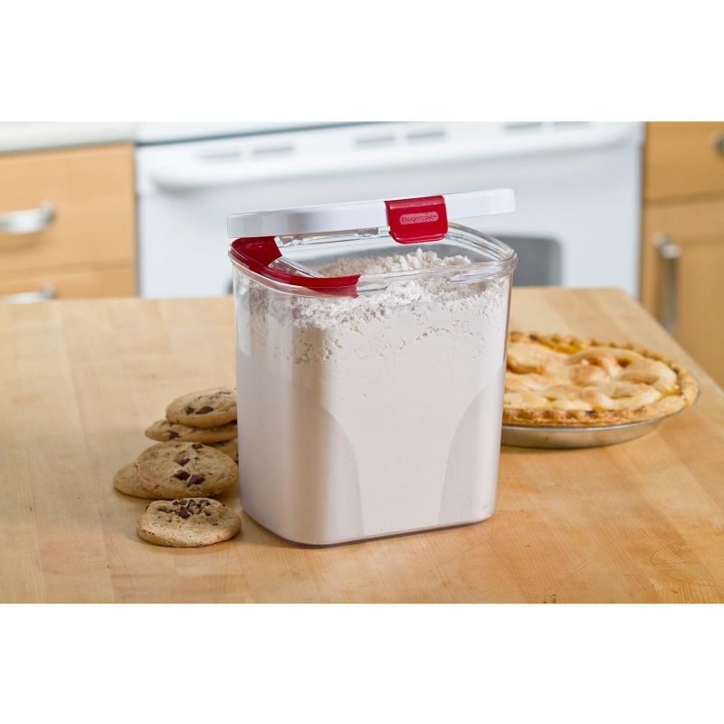 Progressive International Flour Keeper with Built in Leveler, 3.8 Quart Capacity