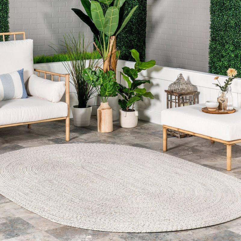 Nuloom Wynn Solid Oval 5x8 Indoor/Outdoor Area Rug for Living Room Patio Deck Front Porch Kitchen, Ivory