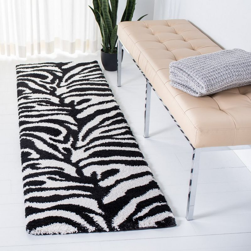 Florida Shag SG452 Power Loomed Indoor Runner Rug - Ivory/Black - 2'3"x11' - Safavieh.