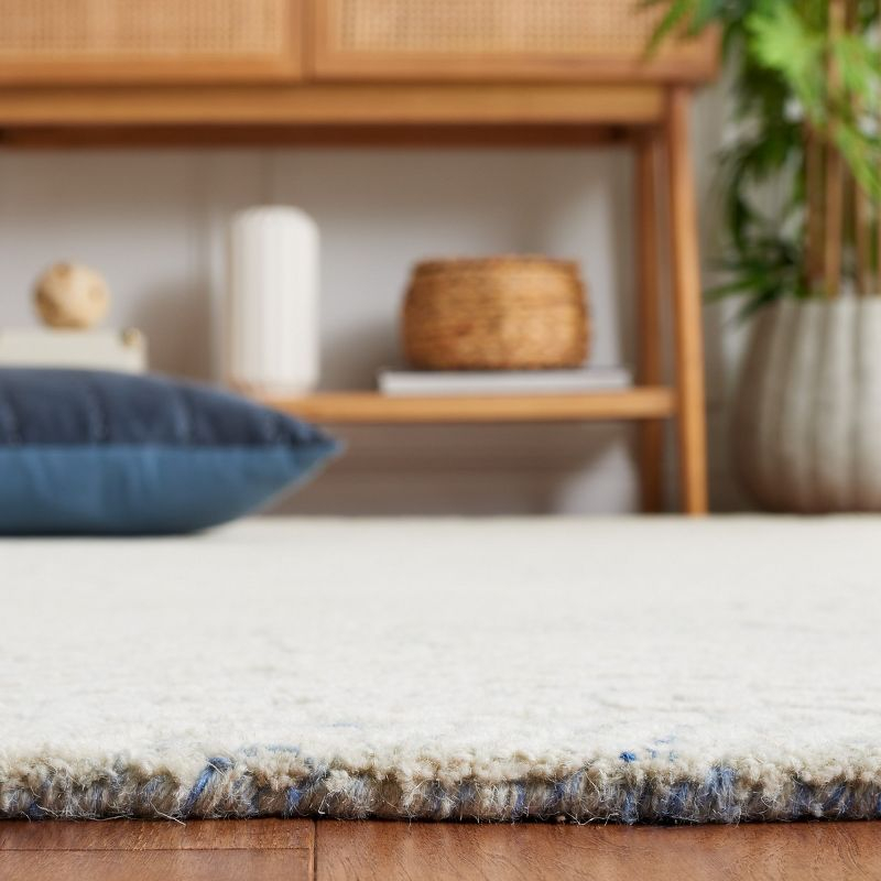 Ebony EBN105 Hand Tufted Indoor Area Rug - Blue/Ivory - 4'x6' - Safavieh