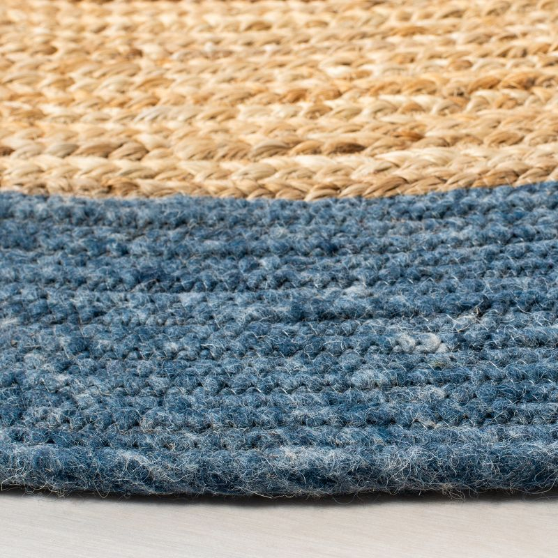 Braided BRD910 Hand Woven Indoor Area Rug - Navy/Natural - 4' Round - Safavieh