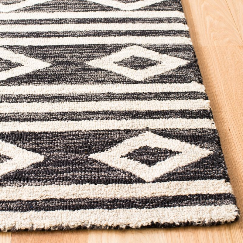 Micro-Loop MLP153 Hand Tufted Area Rug - Charcoal/Ivory - 5'x5' - Safavieh.