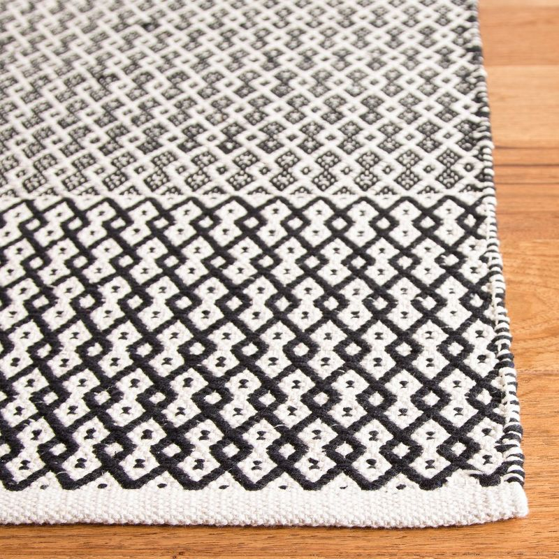 Montauk MTK339 Hand Woven Indoor Area Rug - Ivory/Black - 6'x6' - Safavieh.