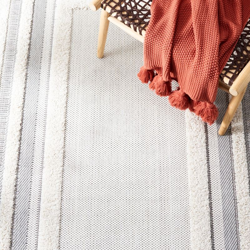 Cottage COT214 Power Loomed Indoor/Outdoor Area Rug - Ivory/Gray - 8'x10' - Safavieh.