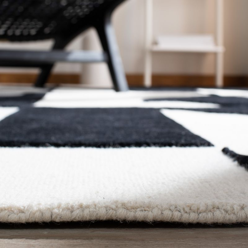 Rodeo Drive RD857 Hand Tufted Indoor Runner Rug - 2'3"x6' - Ivory/Black - Safavieh