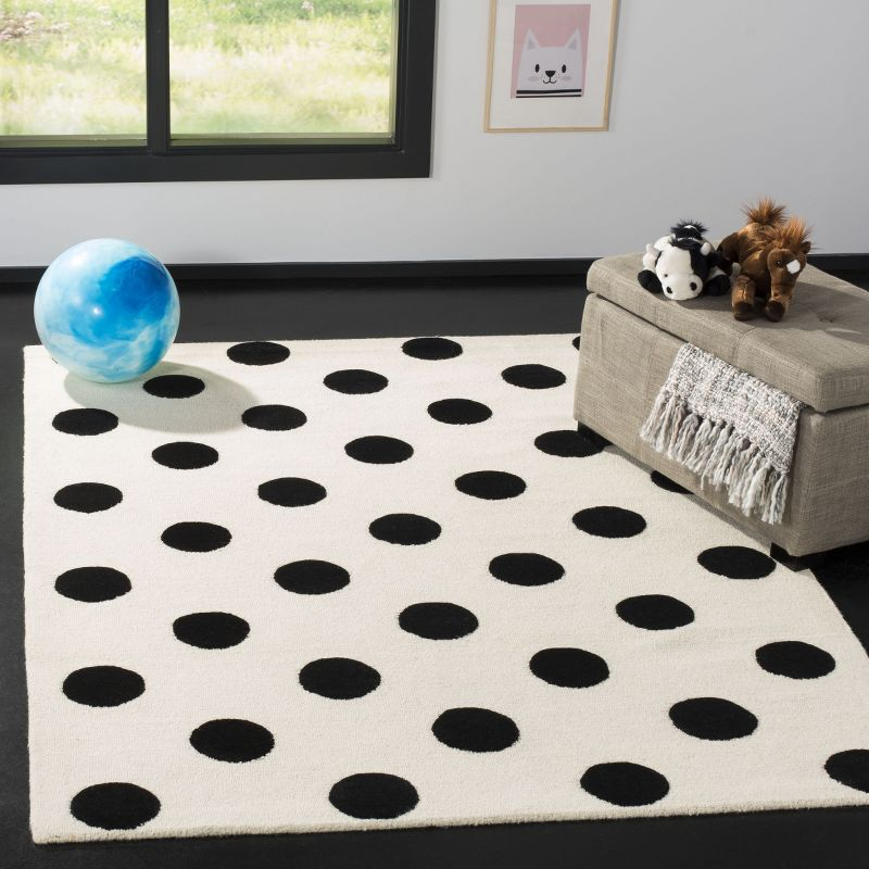 Safavieh Kids Polka Dots SFK904 Hand Tufted Indoor Area Rug - Ivory/Black - 6'x9' - Safavieh