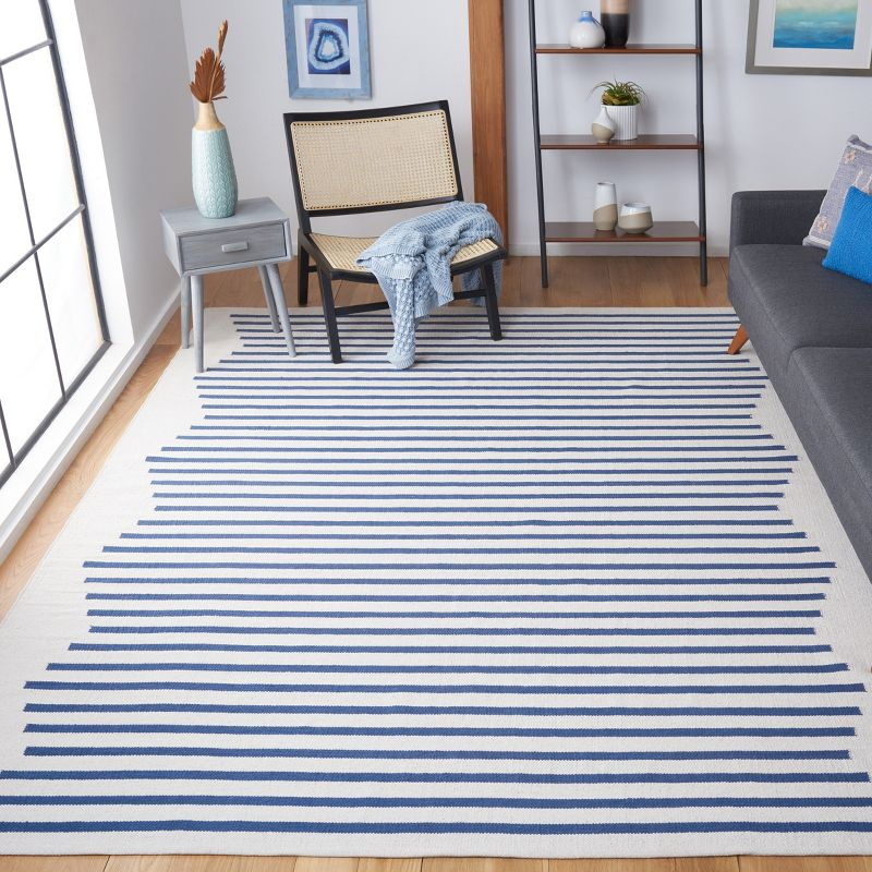 Montauk MTK313 Hand Woven Indoor Area Rug - Ivory/Navy - 6'x6' - Safavieh