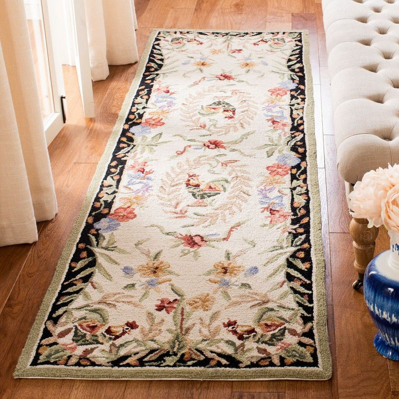 Chelsea HK92 Handmade Accent Rug - 2'6"x4' - Creme/Black - Safavieh